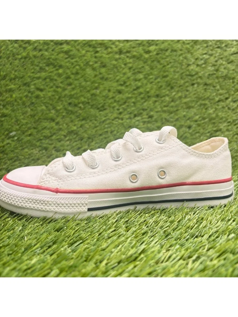 Converse Chuck Taylor All Star Low Boys Size 1.5Y White Athletic Shoes Sneakers